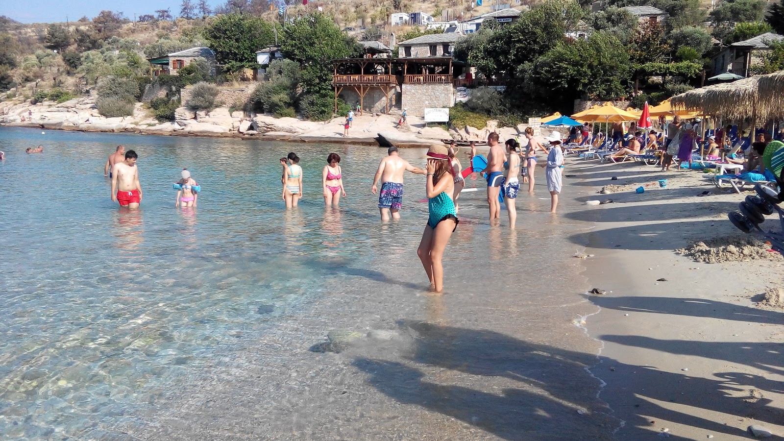 Fotografie cu Aliki beach și așezarea