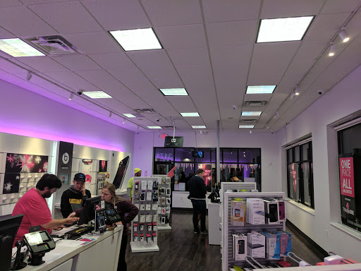 Cell Phone Store «T-Mobile», reviews and photos, 3171 Fort St, Wyandotte, MI 48192, USA