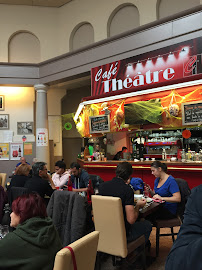 Atmosphère du Restaurant Cafe Theatre à Le Pontet - n°3