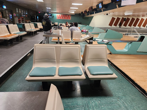 Bowling Alley «Holiday Bowling Center & Sports Bar», reviews and photos, 106 E Pembroke Rd, Hallandale Beach, FL 33009, USA