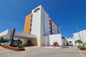 Hampton Inn & Suites by Hilton Paraiso image