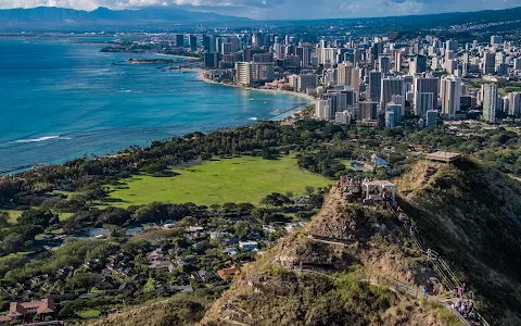 Queen Kapiʻolani Hotel Waikīkī Beach image