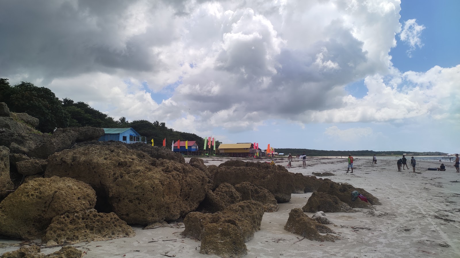 Fotografie cu Praia da Fortaleza - locul popular printre cunoscătorii de relaxare