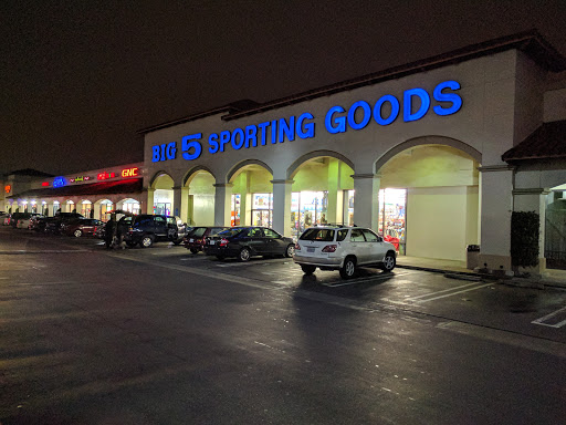 Sporting Goods Store «Big 5 Sporting Goods», reviews and photos, 19403 Victory Blvd #23, Reseda, CA 91335, USA