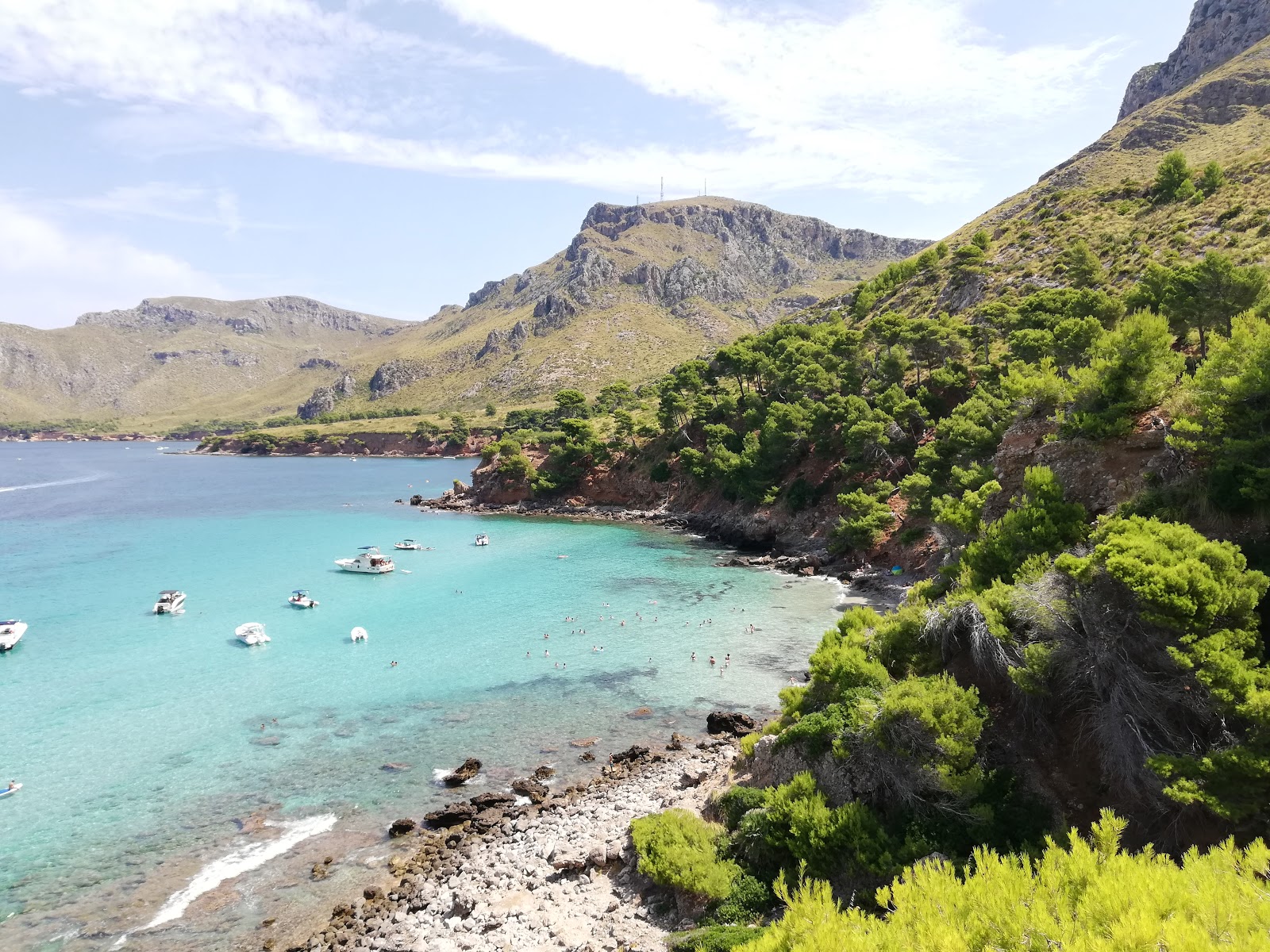 Photo de Cala Na Clara avec sable lumineux de surface