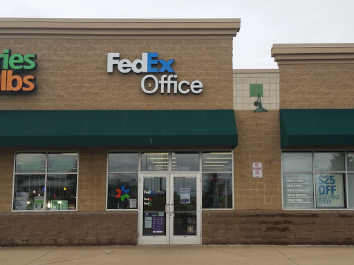 Print Shop «FedEx Office Print & Ship Center», reviews and photos, 5260 Northwest Highway A, Crystal Lake, IL 60014, USA