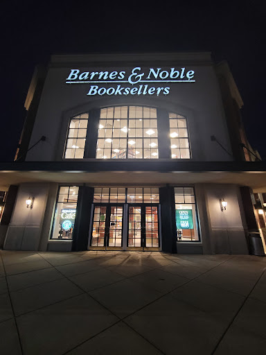 Book Store «Barnes and Noble», reviews and photos, 2500 N Mayfair Rd, Milwaukee, WI 53226, USA