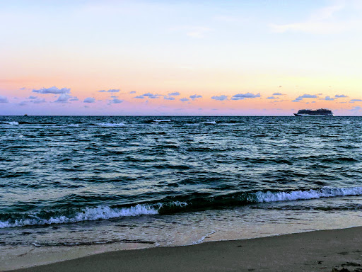 Park «Collins Park», reviews and photos, 2100 Collins Ave, Miami Beach, FL 33140, USA