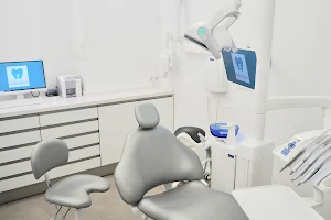 Clínica Dental Carmen Bernal image