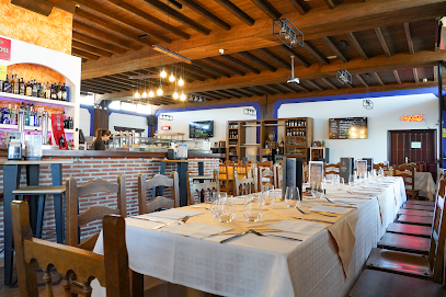 Mesón Restaurante Las Villas del Rocío - C. Lago, 1, 37900 Santa Marta de Tormes, Salamanca, Spain