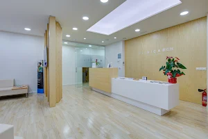 Clinica Dental de Terrassa - Dentista image