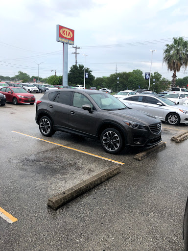 Car Dealer «World Car Kia South», reviews and photos, 7915 Interstate 35 Access Rd, San Antonio, TX 78224, USA