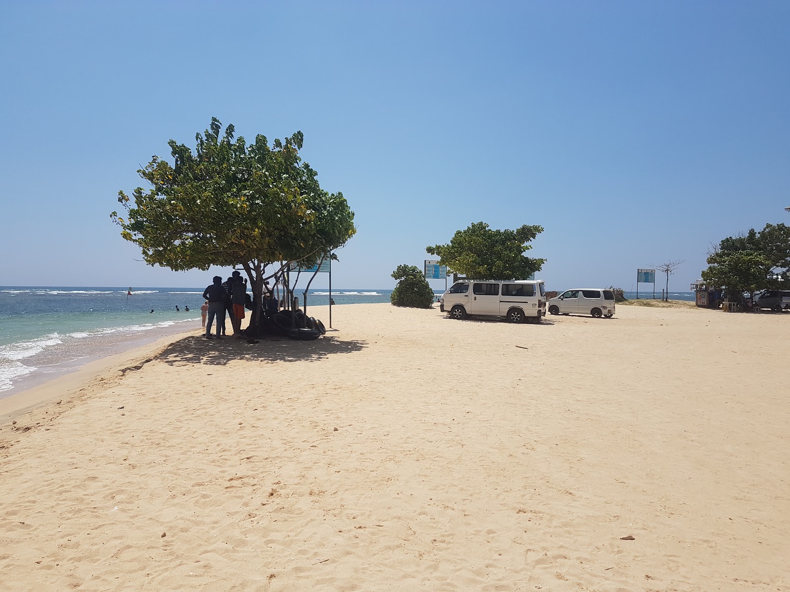 Zdjęcie Polhena Beach i osada