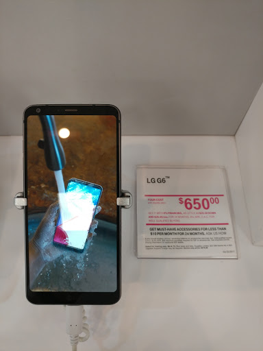 Cell Phone Store «T-Mobile», reviews and photos, 755 NJ-18, East Brunswick, NJ 08816, USA