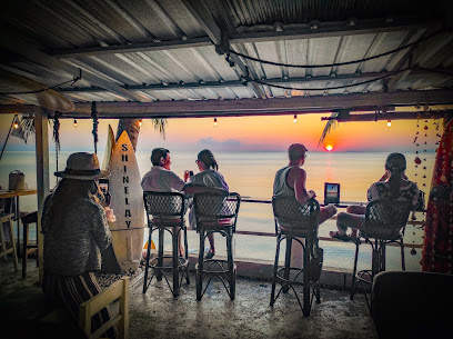Shinelay ชายน์เลย์ beach bar & cafe