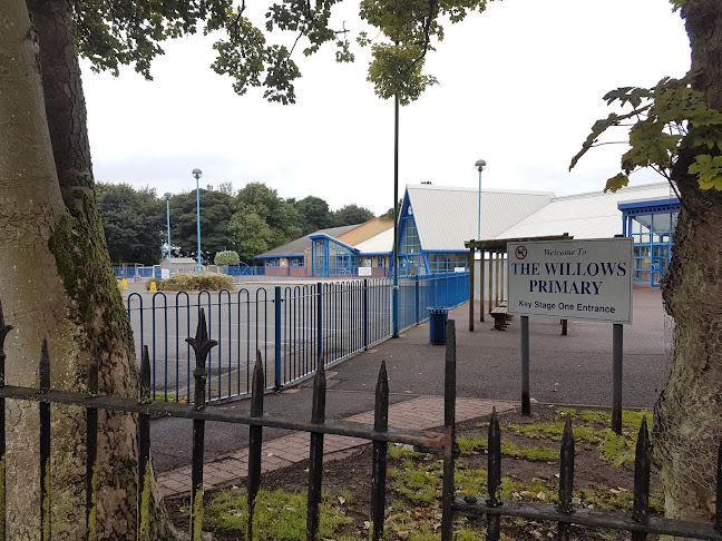 Reviews of The Willows Primary School in Stoke-on-Trent - School