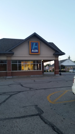 Supermarket «ALDI», reviews and photos, 1600 W 117th St, Lakewood, OH 44107, USA