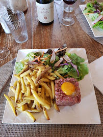 Steak tartare du Restaurant français Auberge Le Bienheureux à Saint-Alexandre - n°4