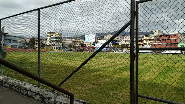 Opiniones de Estadio Liga Barrial de Carapungo en Quito - Campo de fútbol