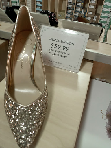 Shoe Store «DSW Designer Shoe Warehouse», reviews and photos, 1412 Greenbrier Pkwy, Chesapeake, VA 23320, USA