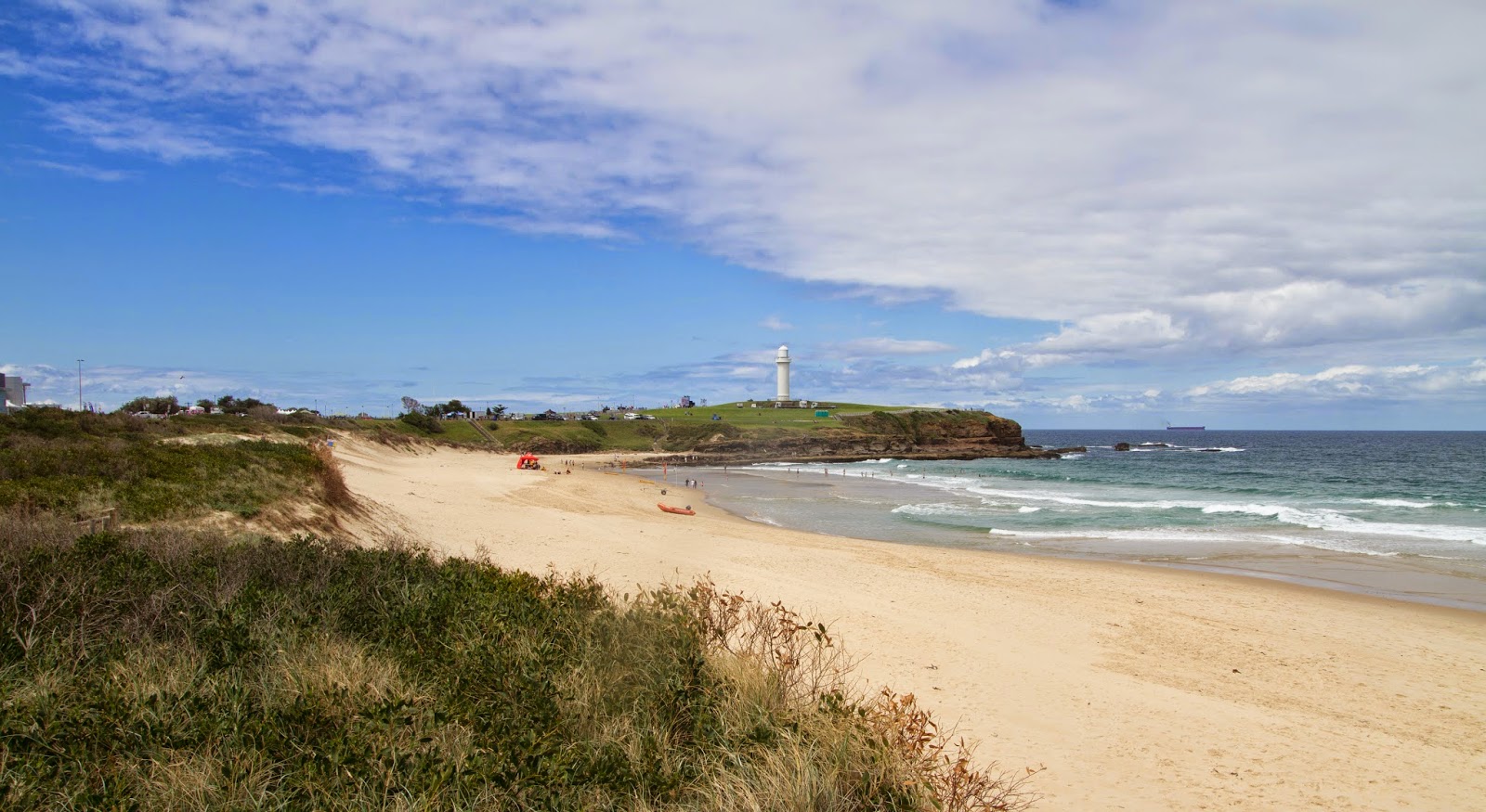 Wollongong Beach的照片 带有碧绿色纯水表面