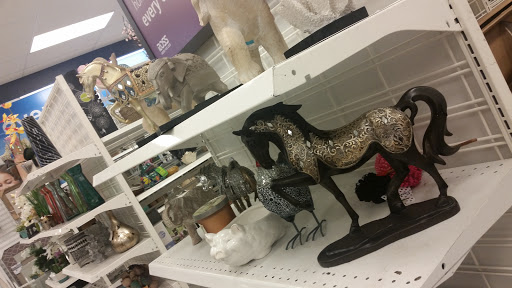 Clothing Store «Ross Dress for Less», reviews and photos, 2519 Tuscany St, Corona, CA 92881, USA