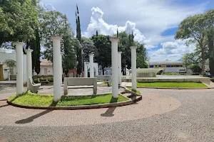 Praça Da Fonte image