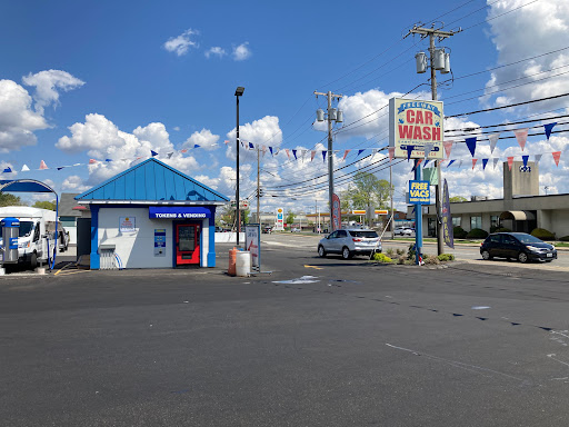 Freeway Car Wash en East Providence