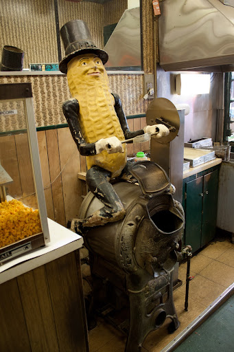 Nut Store «Peanut Shoppe Main Street», reviews and photos, 24 S Main St, Memphis, TN 38103, USA