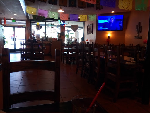 Shopping Mall «Vineyard Town Center Shopping Center», reviews and photos, 451 Vineyard Blvd, Morgan Hill, CA 95037, USA