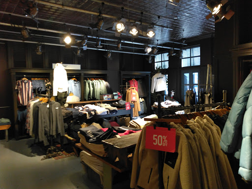 Clothing Store «Hollister Co.», reviews and photos, 14567 SW 5th St, Pembroke Pines, FL 33027, USA