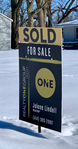 Real Estate Agency «Jolene Lindell, RE/MAX Real Estate Concepts», reviews and photos, 4800 Mills Civic Pkwy, West Des Moines, IA 50265, USA