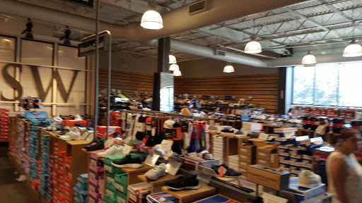 Shoe Store «DSW Designer Shoe Warehouse», reviews and photos, 10400 Old Georgetown Rd, Bethesda, MD 20814, USA