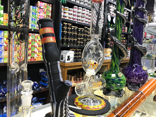 Vaporizer Store «Main Smoke Shop KC | Vape Shop», reviews and photos, 3429 Main St, Kansas City, MO 64111, USA