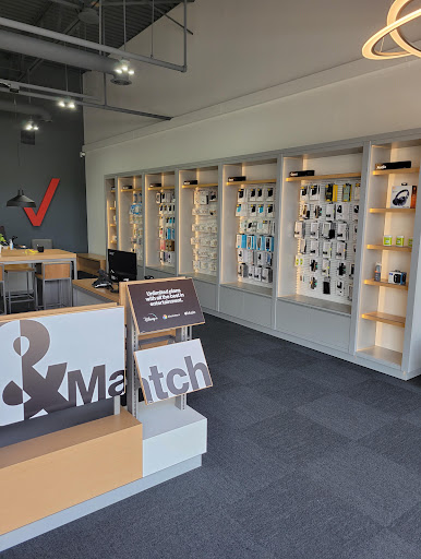 Cell Phone Store «Verizon Authorized Retailer - Wireless Zone», reviews and photos, 9290 Lee Rd, Brighton, MI 48116, USA