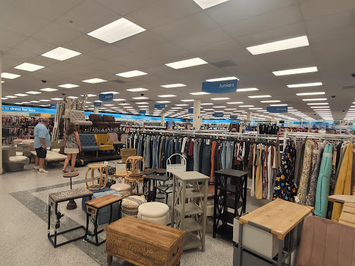 Clothing Store «Ross Dress for Less», reviews and photos, 12680 W Sunrise Blvd, Sunrise, FL 33323, USA