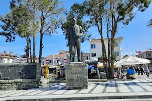 Atatürk monument image