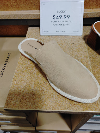 Shoe Store «DSW Designer Shoe Warehouse», reviews and photos, 4665 Town Crossing Dr, Jacksonville, FL 32246, USA