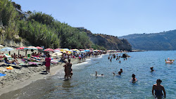 Foto von Spiaggia Cava Dell'Isola mit geräumige bucht