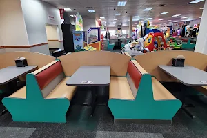 Chuck E. Cheese image