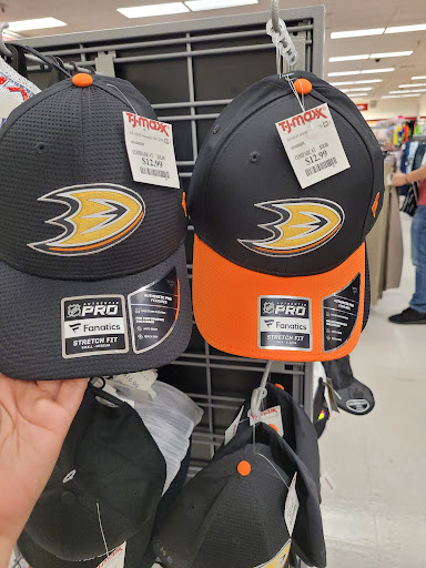 Shopping Mall «Tuskatella Shopping Center», reviews and photos, 1344 N Tustin St, Orange, CA 92867, USA