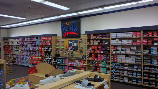 Shoe Store «Shoe Dept.», reviews and photos, 1702 1st Ave E, Newton, IA 50208, USA