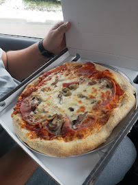 Pizza du Pizzeria Distributor de Pizza à Aïssey - n°1