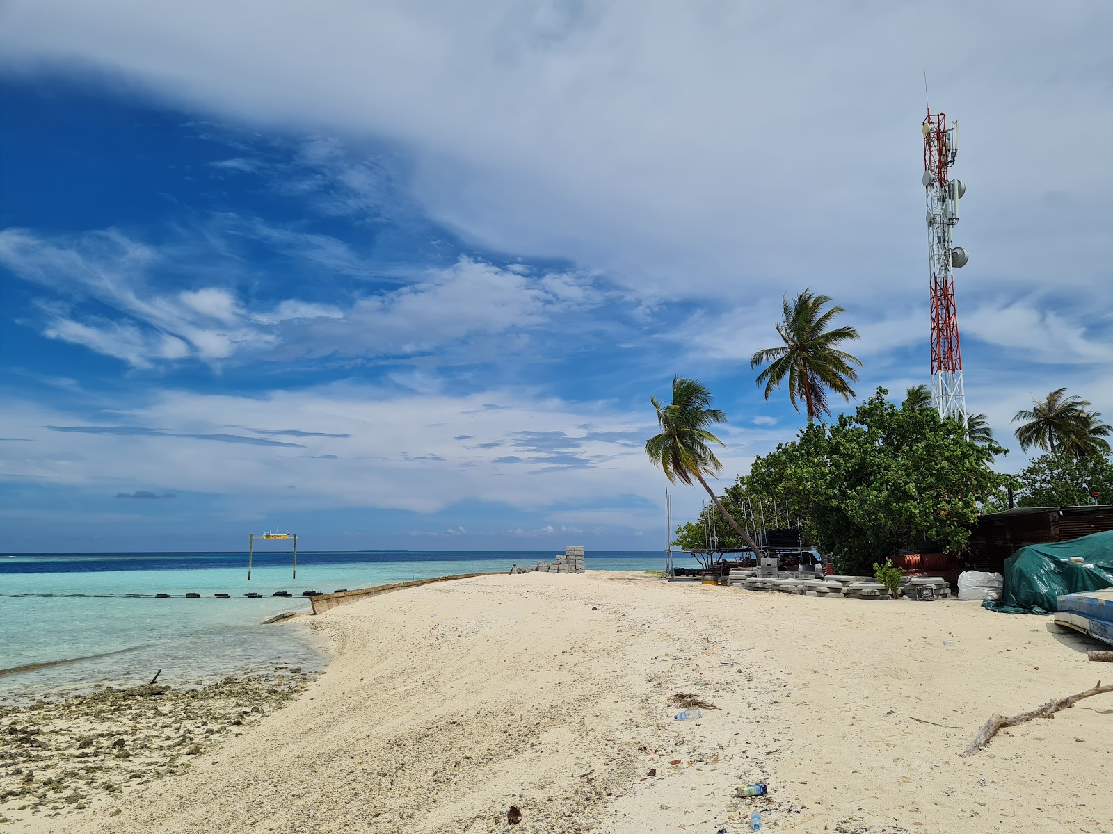 Gulhi Beach South'in fotoğrafı geniş bir kıyı şeridi ile birlikte