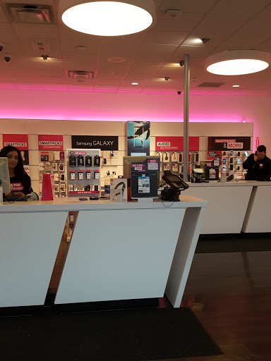 Cell Phone Store «T-Mobile», reviews and photos, 288 Hartford Ave, Bellingham, MA 02019, USA