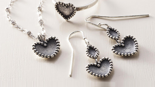 Jewelry Store «James Avery Jewelry», reviews and photos, 207 E Main St, Fredericksburg, TX 78624, USA