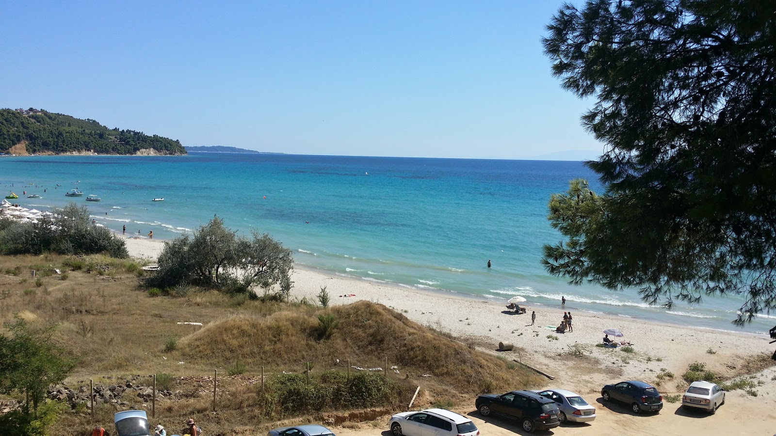 Zdjęcie Simantra beach z powierzchnią beżowy piasek