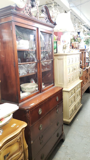 Thrift Store «Bnai Tzedukah Thrift Store», reviews and photos, 203 Sheridan Blvd, Inwood, NY 11096, USA