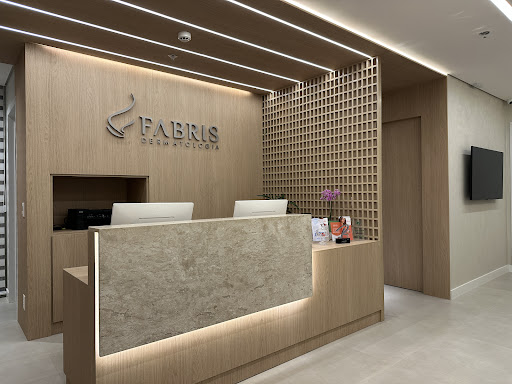 Logo da empresa - Clínica Fabris Dermatologia