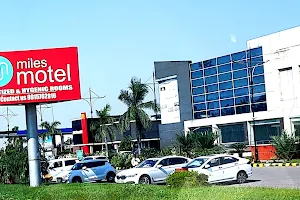 miles motel image